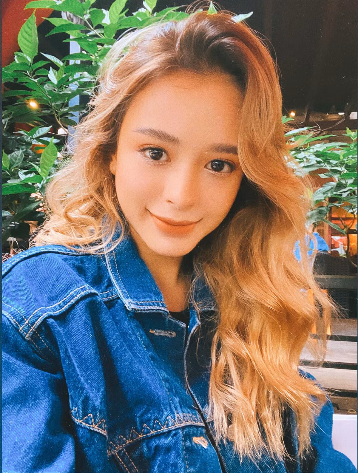 Những bộ ảnh mới nhất của Na Tây cho thấy cô đã có sự lột xác trưởng thành hơn và cũng gợi cảm hơn. Ảnh: FBNV
