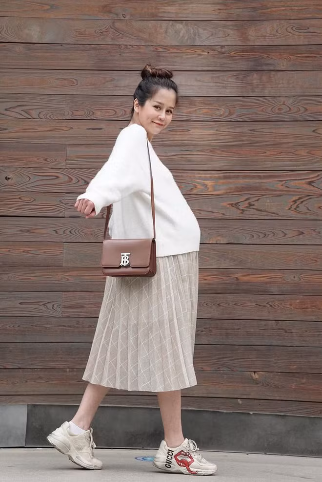 Vlogger An Nguy là nàng hot girl mới đây đã gia nhập hội gái xinh bỉm sửa.