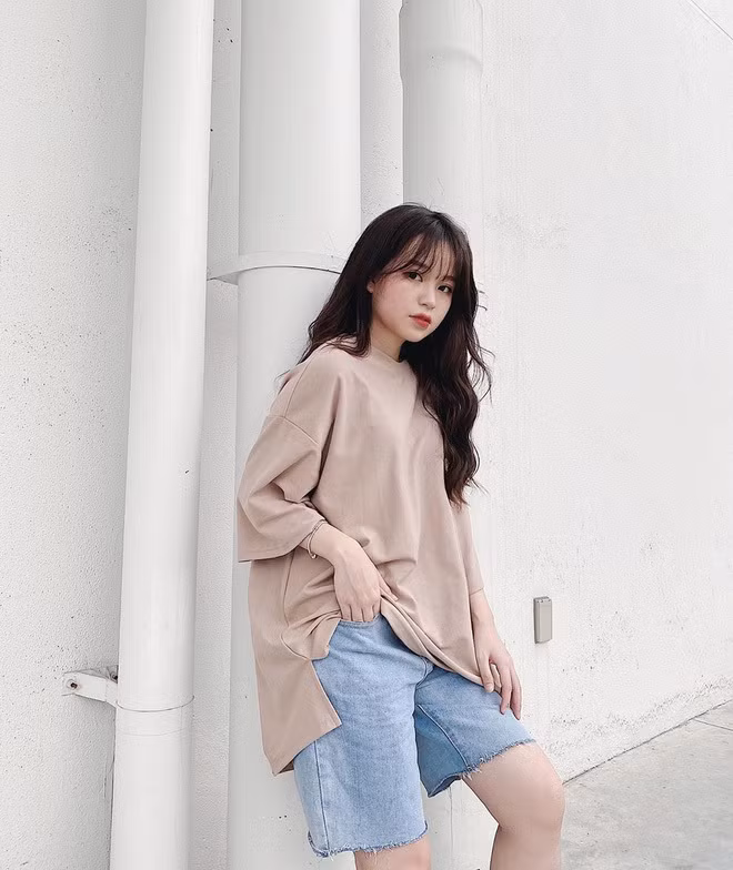 Hai người được cho rằng đã hẹn hò với nhau khi cùng tham gia một buổi tụ tập bạn bè và Quang Hải đã choàng tay phía sau Thanh Thủy. Nhưng không lâu sau, nhiều người đã phát hiện Thanh Thuỷ bỏ theo dõi tài khoản mạng của Quang Hải. Mối tình chóng vánh của chàng cầu thủ - nàng hot girl đến đây cũng kết thúc.