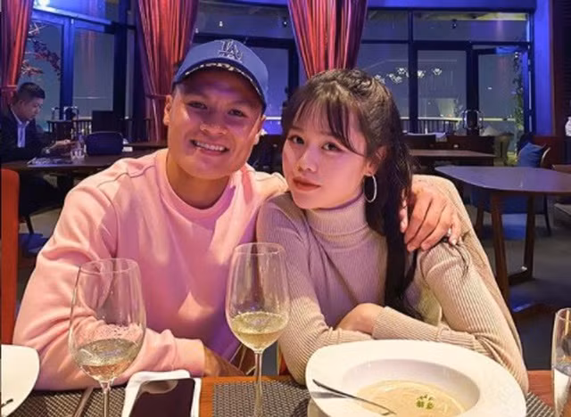 Mối tình công khai lâu nhất của Quang Hải sau Nhật Lê đó chính là Huỳnh Anh. Cặp đôi chính thức lên tiếng hẹn hò ngày 12/5/2020.