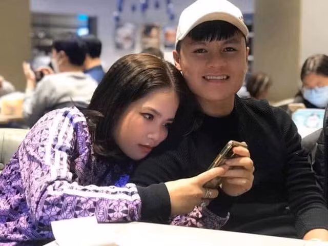 Huyền My là một cô chủ tiệm nail và là một trong những người tình tin đồn của Quang Hải với nhiều bằng chứng.