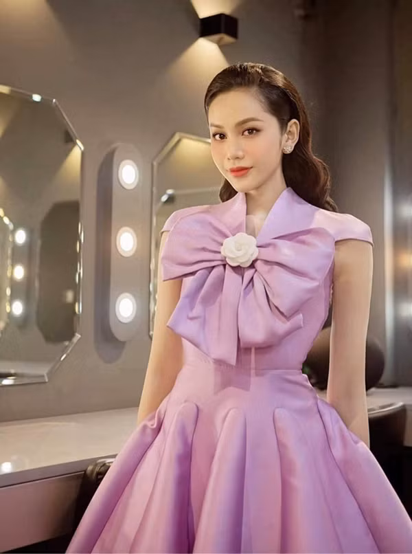Sắc vóc gợi cảm, gương mặt đẹp và tinh thần quyết tâm cao trở thành lợi thế của Mỹ Kỳ trên đường đua chạm đến ngôi vị cao nhất.