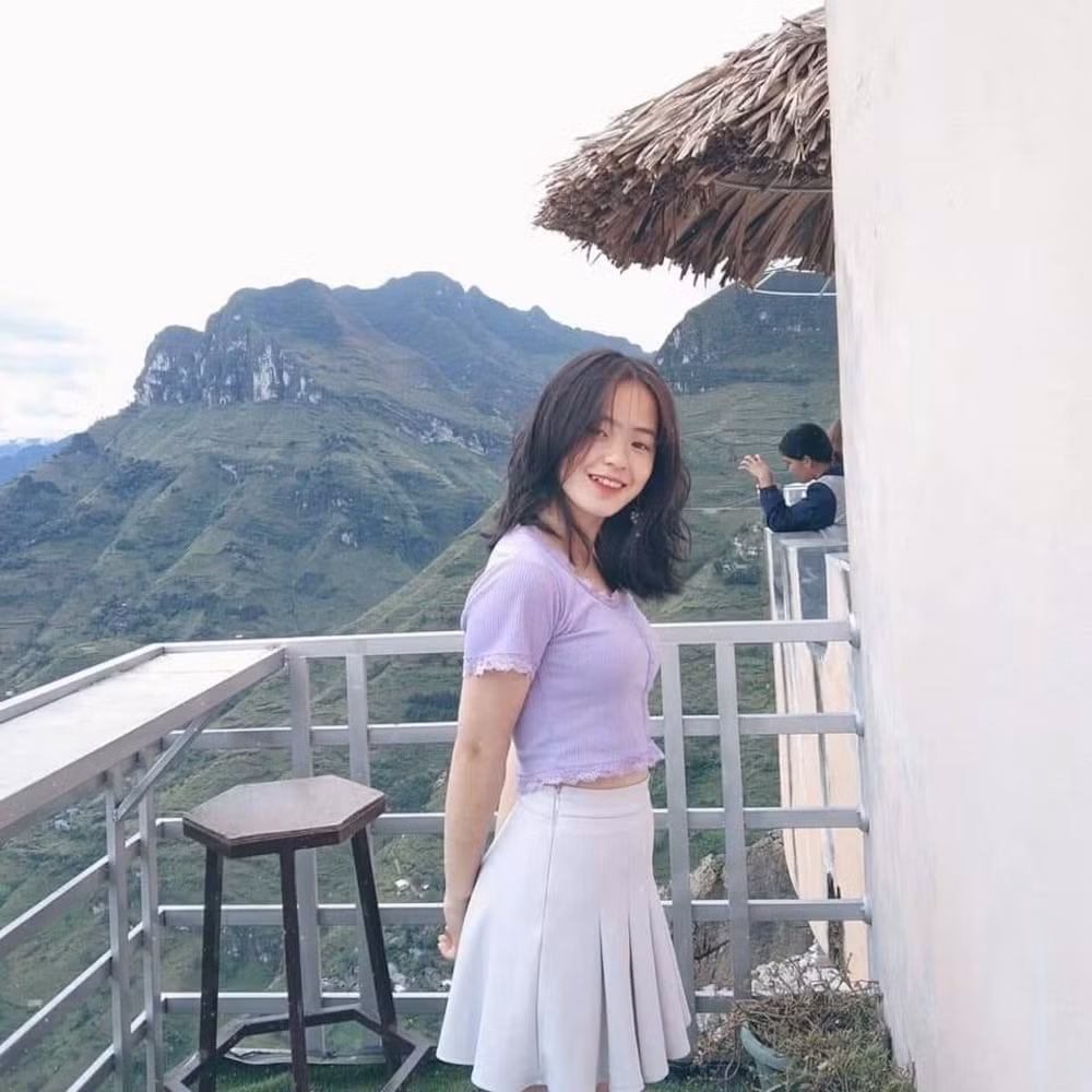 Hiện Vàng Thị Sinh đang là học sinh lớp 12 tại THPT Mèo Vạc, Hà Giang.