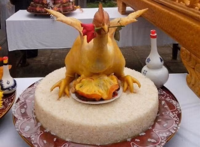 Để thỏa mãn sức sáng tạo, rất nhiều người đã làm cho con gà cúng nhà mình một tạo hình siêu "khó đỡ".