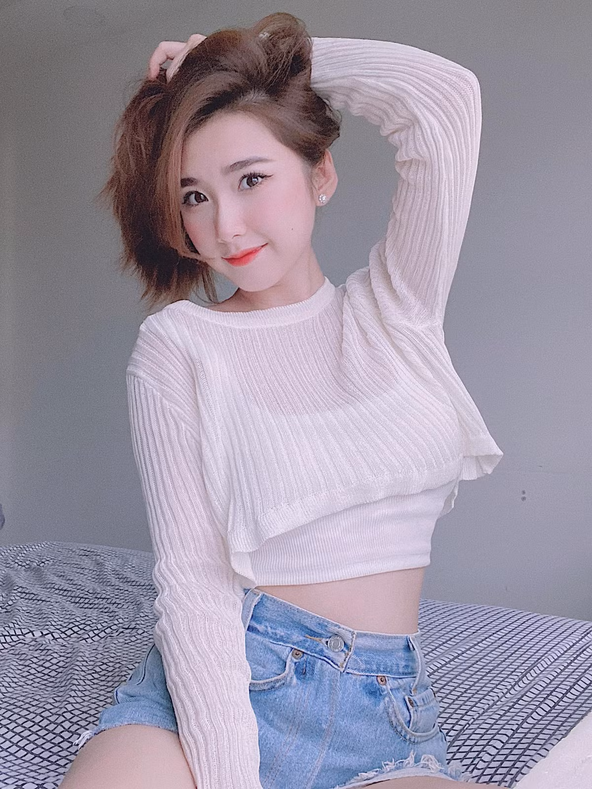 Cô nàng có gu ăn mặc sành điệu mọi lúc mọi nơi và thu hút hàng nghìn lượt "thả tim" bởi những hình ảnh xinh đẹp trên trang cá nhân.