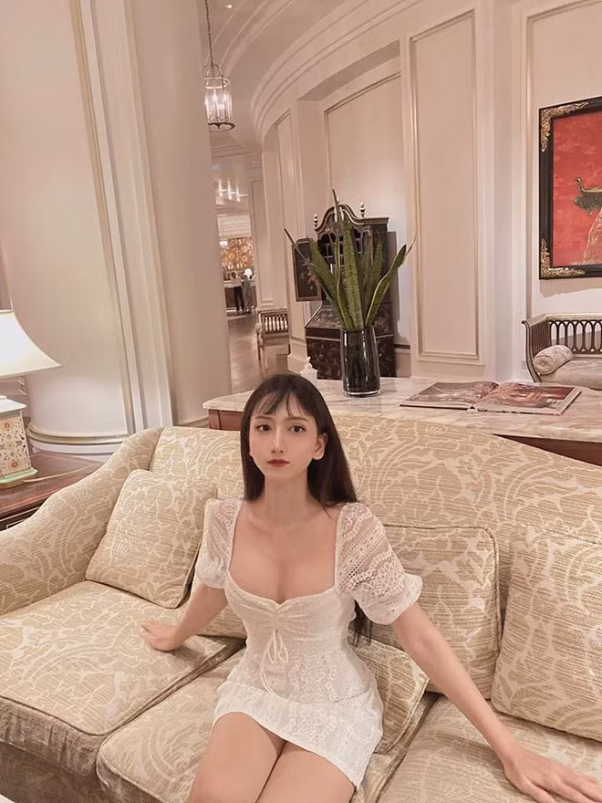 Hoàng Học cho biết, cô thực hiện phẫu thuật tại Việt Nam vì mùa dịch COVID-19 không thể sang Thái Lan chuyển giới. Khát khao làm con gái quá lớn khiến cô không đợi lâu thêm nữa.