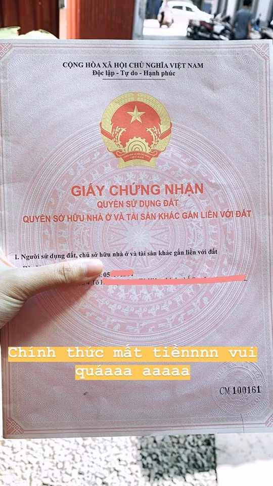 Vào năm 2019, Đàm tổng đã đăng tải hình ảnh mang tính chất "khoe" rất thú vị của mình với việc mới mua được một căn nhà riêng xịn xò. Cô tỏ ra vô cùng tự hào với thành quả lao động vất vả trong suốt nhiều năm liền của mình trong ngành stream.