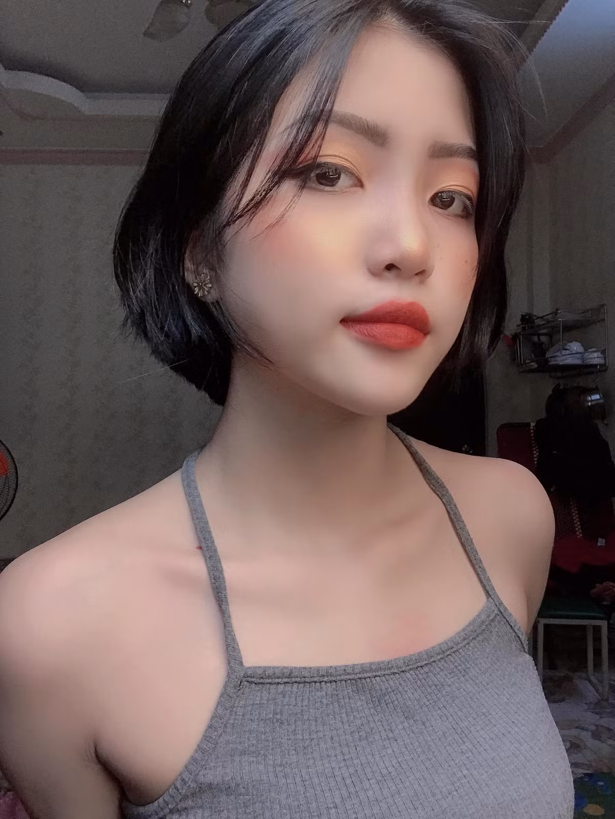 Phi Nhung vẫn luôn nghĩ mình là một người bình thường đang cố gắng hoàn thiện bản thân và từng bước xây dựng sự nghiệp của cá nhân. Ảnh: FBNV