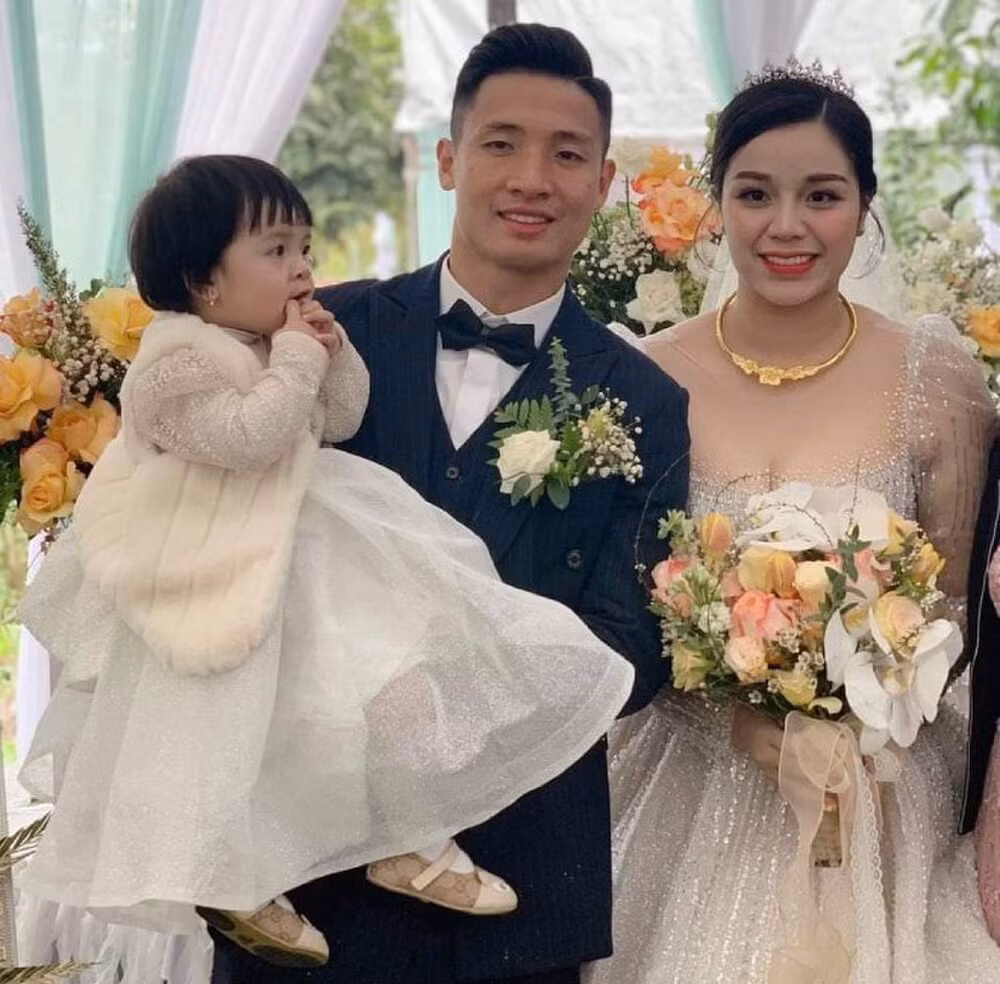 Tuy vậy, nhan sắc của bà mẹ một con trong hôn lễ vẫn được cộng đồng mạng đánh giá cao.
