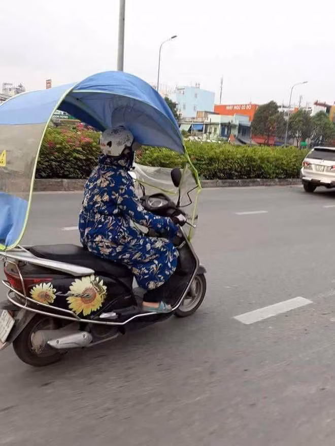 Cũng bởi thời tiết nắng nóng, cộng thêm tia UV độc hại nên bất cứ chị em nào cũng muốn chống nắng 1 cách tối đa, nên vô vàn sáng kiến chống nắng độc đáo đã được tạo ra.