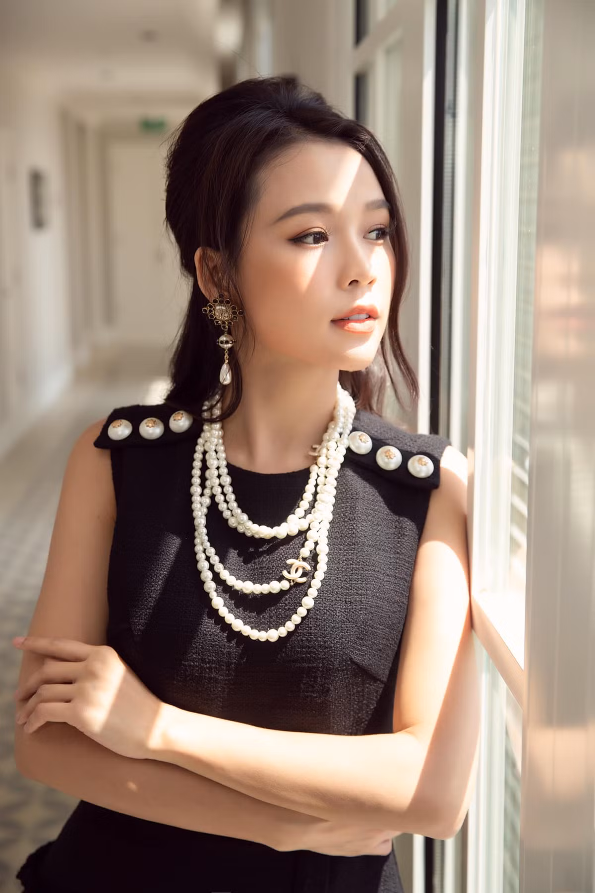 Không ít cư dân mạng khẳng định, có trong tay 30-40 tỷ đồng cũng rất khó để "lọt vào mắt xanh" của người đẹp. Ảnh: FBNV