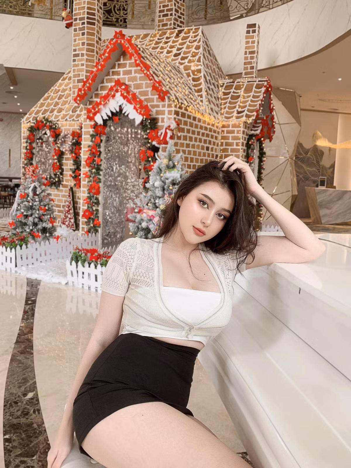 Theo tiết lộ của cộng đồng mạng, Nhật Anh khá đam mê với môn thể thao vua. Hot girl thường xem các trận đấu của ĐT Việt Nam và thích hòa cùng không khí cuồng nhiệt chung của người hâm mộ khắp cả nước. Ảnh: FBNV
