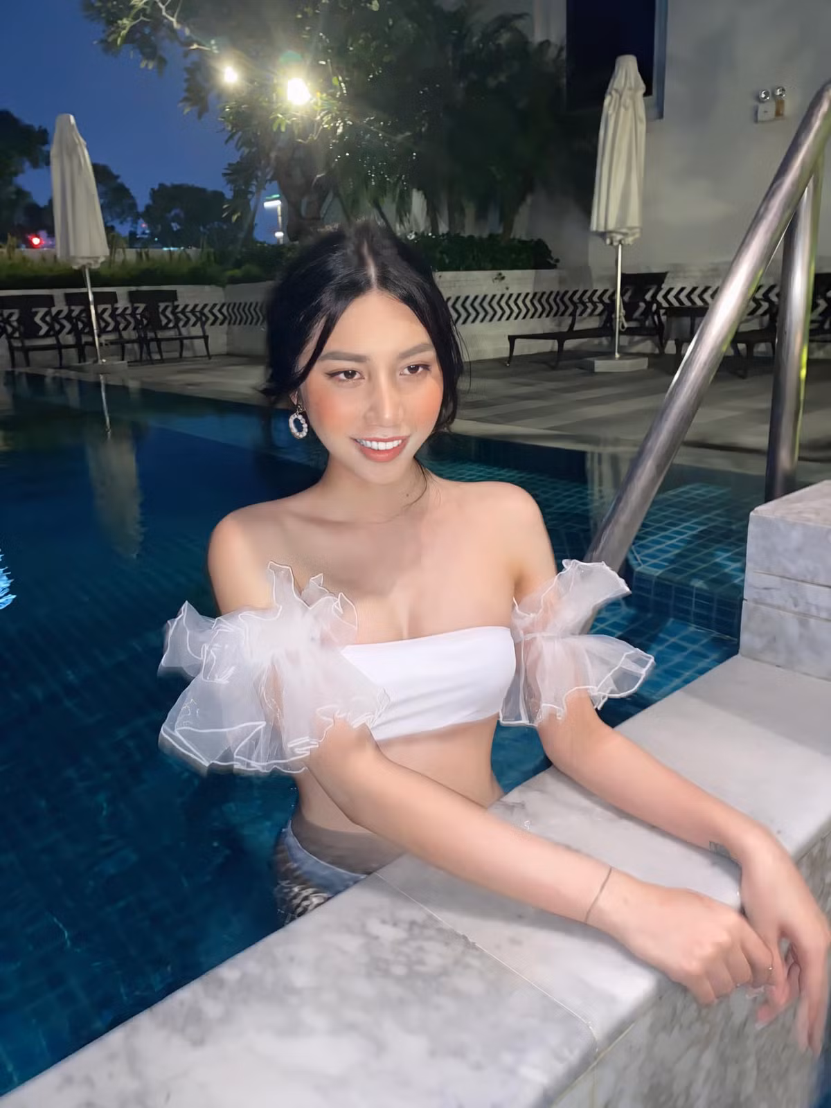 Hiện tại, Shayne đã có bạn trai. Cô nàng cũng có một hội bạn thân thiết là các beauty blogger khác như Nguyên Newin, Tiên Lê.