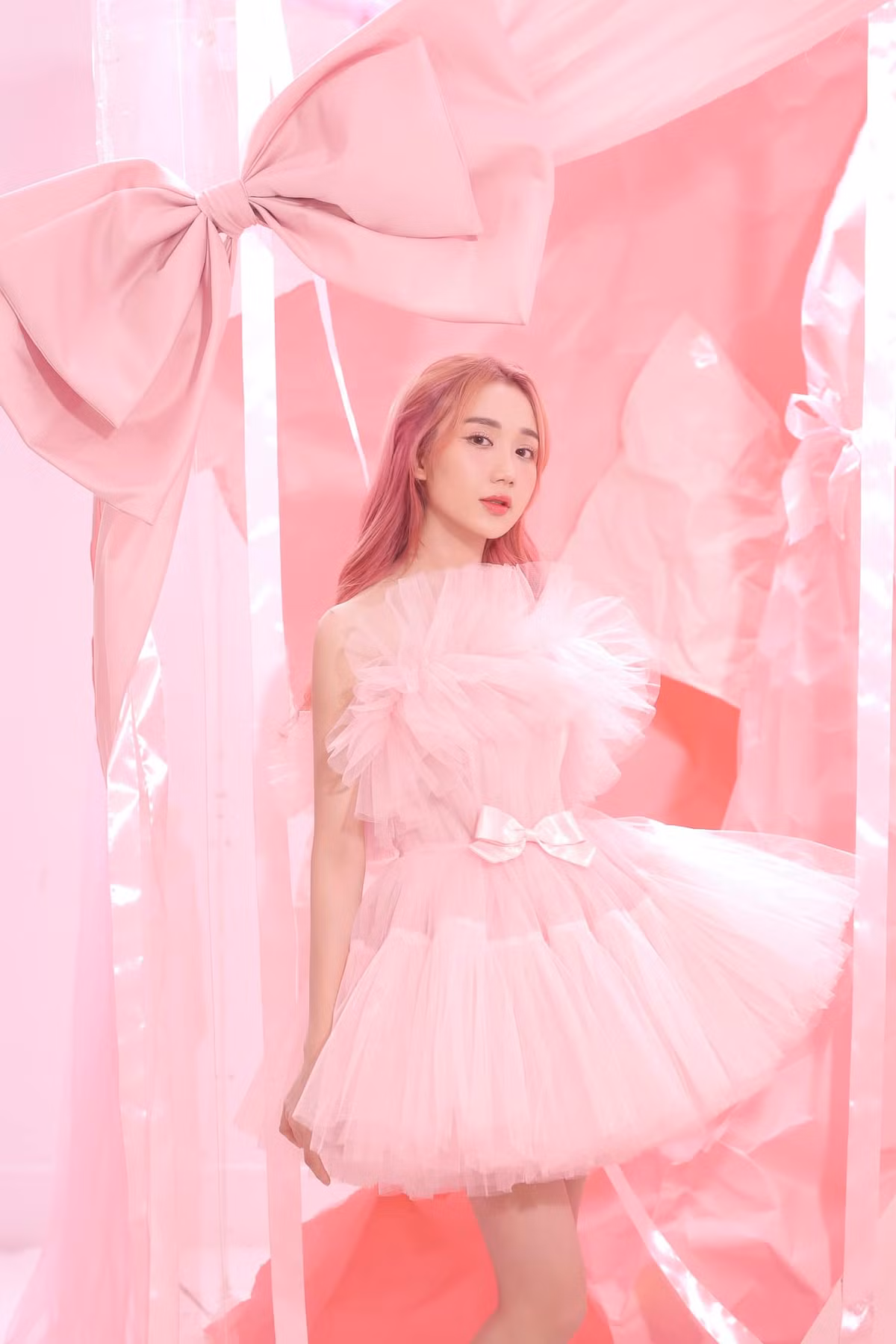 Kể từ sau hơn 3 tháng bị cấm lên sóng, nữ streamer Mina Young đã quay trở lại lợi hại hơn xưa. Người hâm mộ nhận thấy cô nàng đã có sự thay đổi lớn về ngoại hình và phong cách.