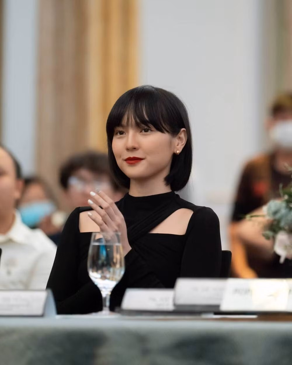 Nhiều cư dân mạng cho rằng Hải Tú chính là người thứ ba, chen chân vào mối quan hệ của nam ca sĩ Sơn Tùng M-TP và Thiều Bảo Trâm.