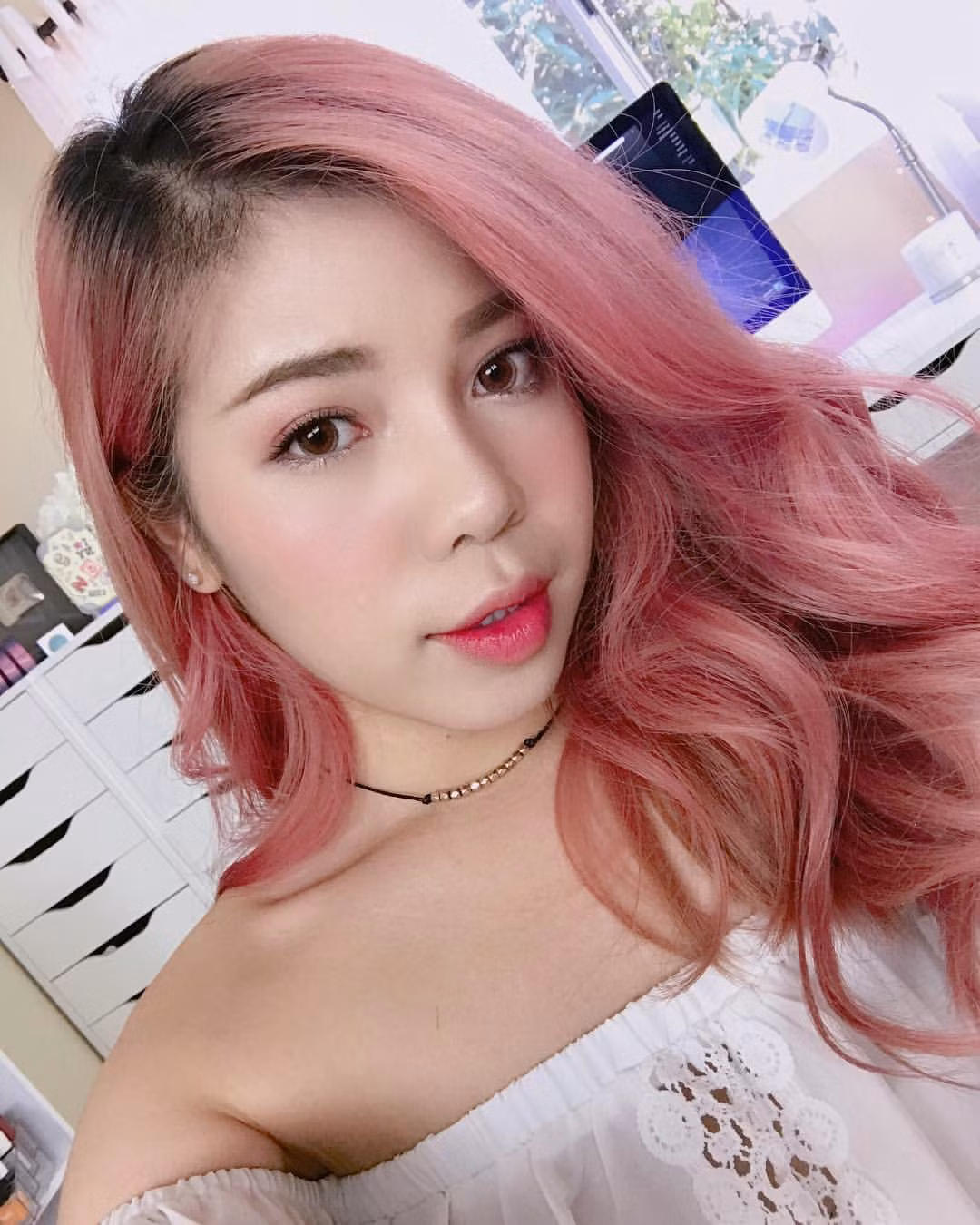 Nhờ những video swatch son chân thực, hấp dẫn cùng những chia sẻ về bí quyết dưỡng da, trang điểm hữu ích, Changmakeup dần trở lên nổi tiếng và có lượng người theo dõi tăng nhanh.