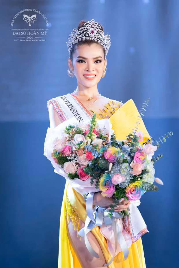 Tan Hoa hau Chuyen gioi Viet Nam 2020 bi “boc” nhan sac that