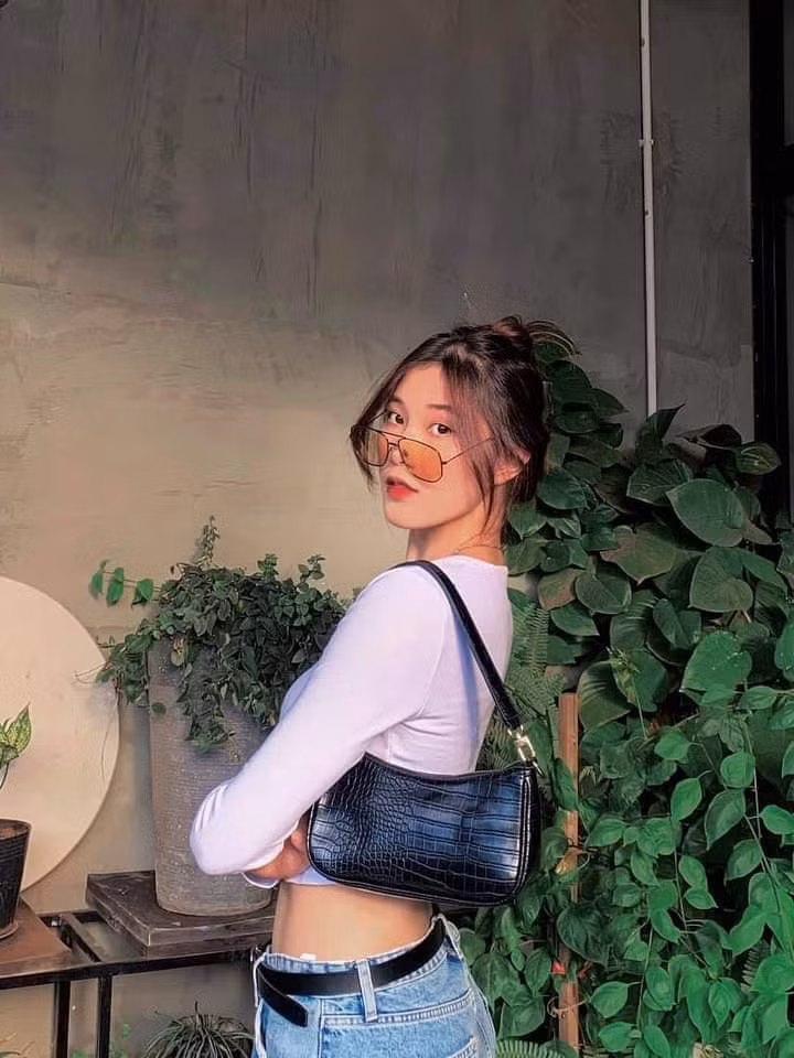 Một trong những sở thích của cô gái tuổi 18 là chụp ảnh. Cô thường xuyên có những bức hình đẹp không kém người mẫu.