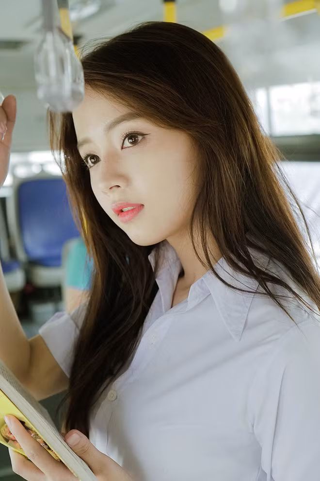 Kết quả sau 5 năm được biết đến với danh hiệu "hot girl ảnh thẻ" Lan Hương đã tự mua nhà ở tuổi 25 với mong ước có chốn đi về ở Sài Gòn.