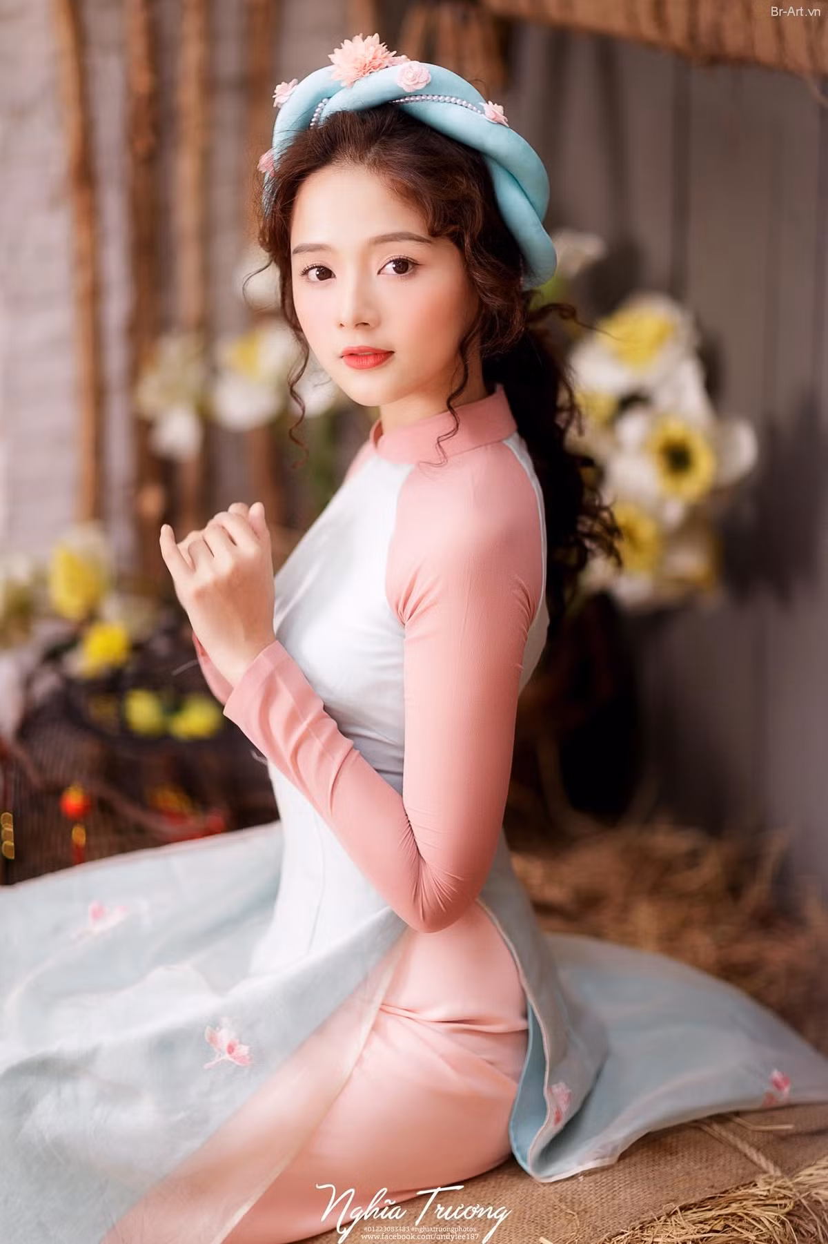 Việc trở thành hiện tượng mạng mang lại cho hot girl Lan Hương nhiều thứ.
