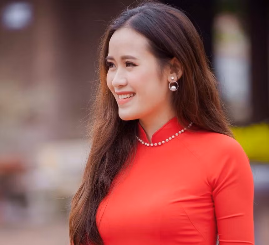 Xinh đẹp, dịu dàng là những điểm nổi bật giúp cô giáo mầm non Hoàng Nhung chiếm cảm tình của người đối diện.