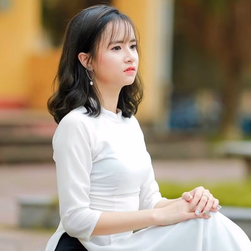 Ngoài đời, cô gái đến từ Thái Nguyên có gu thời trang trẻ trung, năng động. Ảnh: Tổng hợp