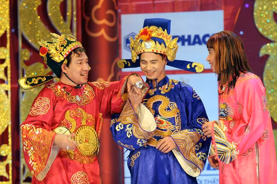 Táo Quân 2015 điểm lại những vấn đề nổi cộm trong năm dưới góc nhìn hài hước. Tuy nhiên, chương trình lần này bị chê nhạt.