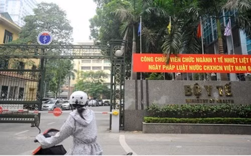 Diem nong 24h: Bo Y te khong co nguoi tham nhung-Hinh-4