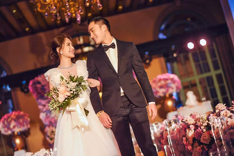 Sau hôn lễ ở Mỹ, vợ chồng Chung Hân Đồng sẽ đăng ký kết hôn ở Hong Kong vào tháng 9 sắp tới.