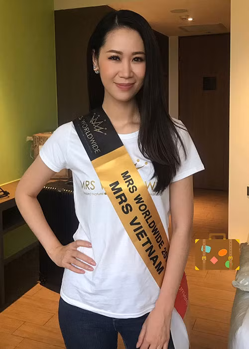 Dù chỉ được ngủ 3 tiếng mỗi ngày vì lịch trình dày đặc, đại diện Việt Nam vẫn giữ được vẻ rạng rỡ. Ảnh: FBNV