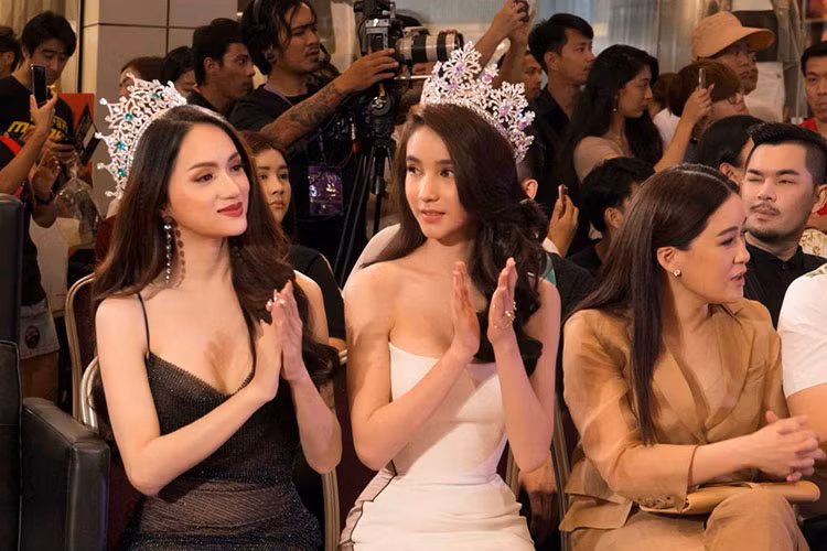 Hương Giang hội ngộ Hoa hậu chuyển giới Thái Lan Yoshi Rinrada Thurapan.