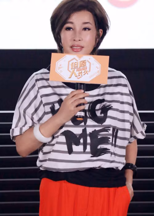 Tham gia “Cầu mong người trường thọ” mùa thứ 2, Lưu Hiểu Khánh vừa xuất hiện tại buổi ra mắt chương trình.