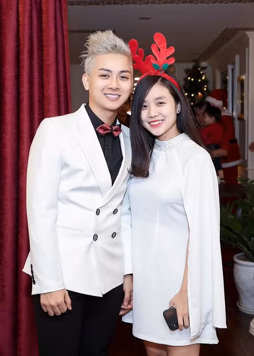 Bên bạn gái tại sự kiện lẫn đời thường, Hoài Lâm luôn nở nụ cười rạng rỡ. Ảnh: Motthegioi