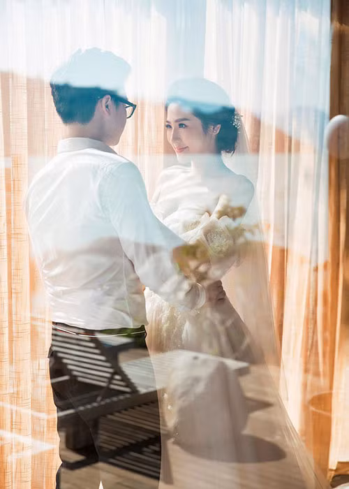 Hình ảnh Tú Anh hạnh phúc bên chồng sắp cưới. Ảnh: Phunuvagiadinh