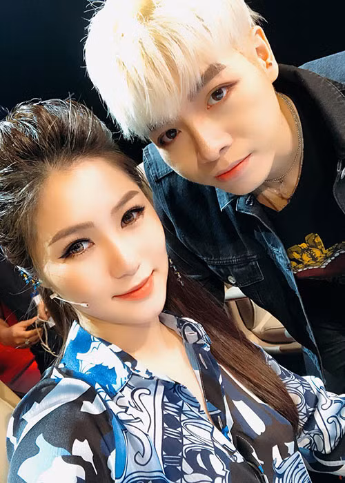 Sao Việt Hương Tràm - Đức Phúc làm giám khảo gameshow.