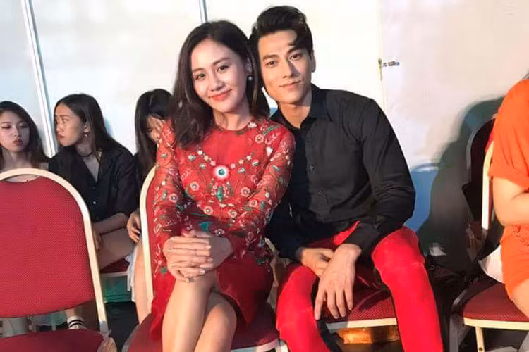 Văn Mai Hương chúc mừng sinh nhật Isaac: "Chúc mừng sinh nhật người yêu bé nhỏ. Mình trở mặt với nhau chưa. Quay đầu một cái, giật mình vì năm nay anh tôi đã 30. Hãy luôn đáng yêu và tỏa sáng như vậy anh nhé".