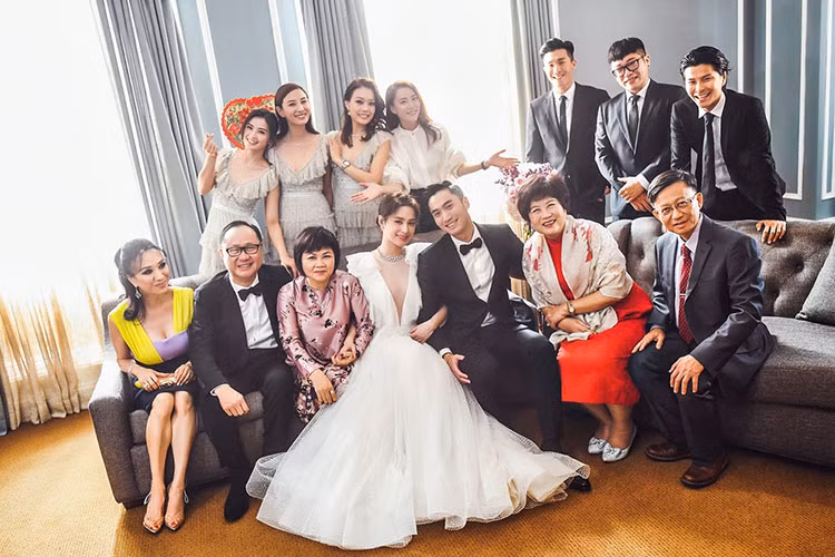 Đám cưới của vợ chồng Chung Hân Đồng tại Mỹ có sự tham gia của 50 người thân, bạn bè thân thiết.