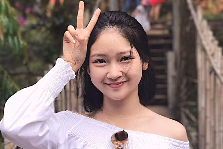 Khánh Linh còn sở hữu làn da trắng mịn màng. Ảnh: FBNV