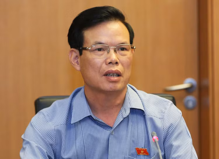 "Những người được đề bạt đều đúng quy trình, có năng lực nên vấn đề dân chủ vẫn đảm bảo, đúng quy chế” - một trong những câu nói gây bão dư luận của ông Triệu Tài Vinh vào năm 2016 với những lùm xùm xung quanh câu chuyện "cả họ làm quan".