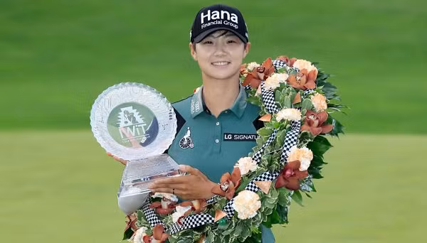Trang cá nhân của nữ golf thủ có gần 70.000 người theo dõi, 9X thường xuyên đăng tải khoảnh khắc vui vẻ bên bạn bè, gia đình.
