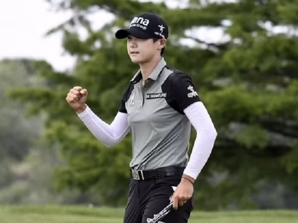 Không những thế, nữ golf thủ còn sở hữu chiều cao 1,73 m, thân hình cao ráo, thon thả đáng ngưỡng mộ.