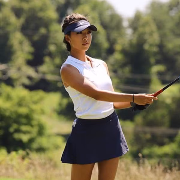 Thời điểm năm 2018, Muni He đã xuất sắc giành chiến thắng tại giải Prasco Charity Championship và sau đó một năm, tay golf người Trung Quốc lại tiếp tục gây ấn tượng ở giải Ladies Golf Professional Association (LPGA) Q series.