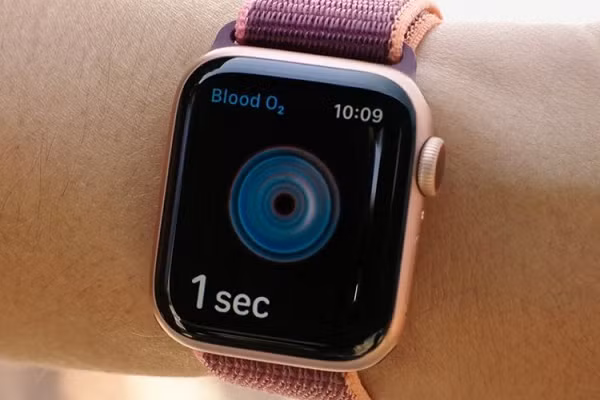  Cảm biến đo lượng đường trong máu trên Apple Watch được cho là bước đi không khó đoán tiếp theo của Apple. Công ty chuyên kinh doanh sản phẩm công nghệ trong lĩnh vực chăm sóc sức khỏe Rockley Photonics khẳng định đang hợp tác với Apple.