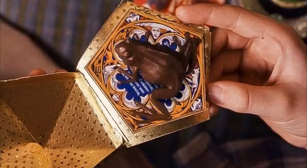 Loài ếch Litoria mira mới phát hiện được nhận xét là khá giống con ếch chocolate phép thuật từng xuất hiện trong bộ phim kinh điển Harry Potter khiến mọi người thích thú.