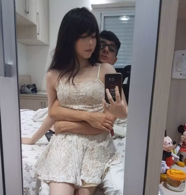 Nữ game thủ lộ ảnh thân mật với trai lạ sở hữu nhan sắc khó tin Nu game thu lo anh than mat voi trai la so huu nhan sac kho tin