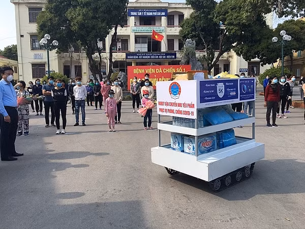 Che tao thanh cong robot van chuyen nhu yeu pham chong COVID-19-Hinh-2