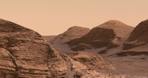 Các nhà khoa học hy vọng, tàu thăm dò Curiosity có thể khám phá thêm nhiều bí ẩn của hành tinh Đỏ hơn nữa khi nó tiến đến vùng Mont Mercou.