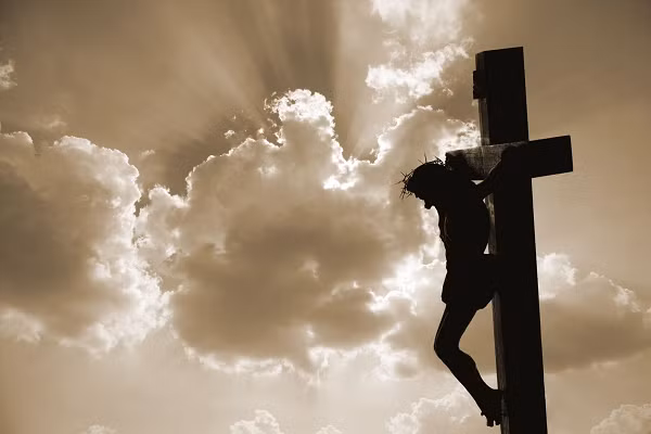 Theo ghi chép trong kinh thánh, khi Chúa Jesus bị đóng đinh trên cây thập tự bầu trời bỗng trở nên đen tối nhiều tiếng. Người ta cho rằng, đây chính là dấu hiệu của một thời kỳ tối tăm tiếp diễn sau sự kiện đó.