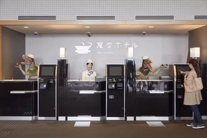 Trải nghiệm dịch vụ tại một khách sạn mà tất cả nhân viên đều là robot.