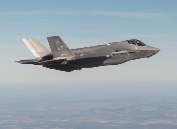 Không chỉ có vậy, trong tương lai, không quân Israel sẽ tích hợp cho F-35I Adir thùng nhiên liệu hòa nhập khí động, giúp tăng đáng kể phạm vi chiến đấu trong khi vẫn duy trì khả năng tàng hình ở cùng cấp độ, nâng cấp này cũng được áp dụng cho F-35 của Mỹ.